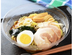 ローソン Wチャーシューの冷し牛骨醤油ラーメン 商品写真