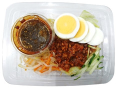 ローソン ラーメンサラダ ピリ辛肉みそ 商品写真