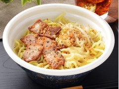 ローソン にんにく醤油だれのまぜ麺 商品写真