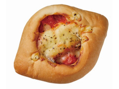 ローソン マチノパン レンジDEチーズココット トマト 商品写真