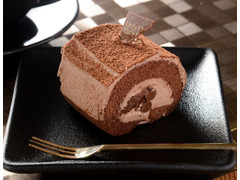 ローソン Uchi Cafe’ SWEETS スペシャルショコラケーキを包んだブッシュドノエル 商品写真