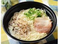 ローソン とんこつラーメン焦がしにんにく油が決め手 商品写真