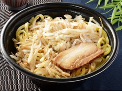 ローソン 背脂にんにくが決め手！豚醤油ラーメン 商品写真