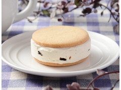 ローソン サクバタ サクッとバターサンド ラムレーズン