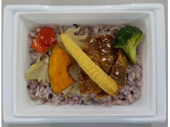 ローソン 焼野菜とグリルビーフ弁当 商品写真