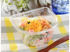 カップデリカ ナッツと1／2日分の緑黄色野菜サラダ