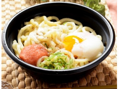 ローソン 明太チーズ釜玉風うどん 商品写真