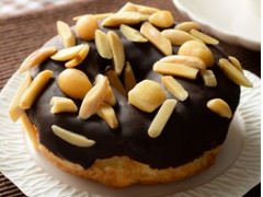 ローソン マチノパン チョコとナッツのドーナツ 商品写真