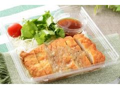 ローソン ねぎ塩だれの唐揚げサラダ 商品写真