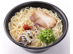 ローソン 我馬監修 豚骨ラーメン 赤うま こく味 商品写真