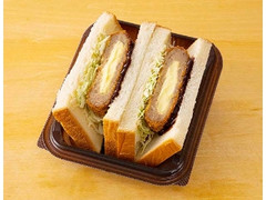 なめらかチーズのメンチカツサンド