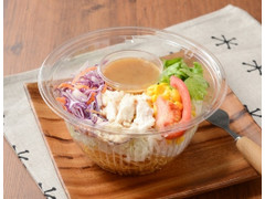 ローソン 1／2日分の野菜が摂れる！パリパリ麺のサラダ 商品写真