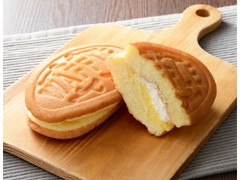 Uchi Cafe’ ふんわりワッフル カスタード＆ホイップ