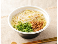 ローソン 裏切りの一杯 濃厚胡麻のコク 汁なし担々麺 商品写真