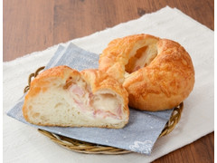 ローソン もちもちとしたベーコンチーズポテトのパン 商品写真