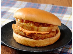 とんかつとチャーシューの豚豚バーガー