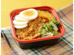 ローソン おてがるキーマカレー もち麦入りご飯 商品写真