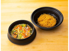 ローソン まちかど厨房 1日分の野菜が摂れるパリパリ麺の皿うどん 商品写真