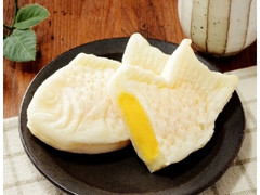 ローソン Uchi Cafe’ もっちりとした白いたい焼き カスタード