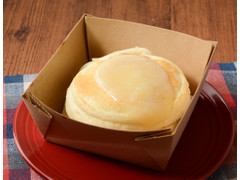 ローソン バターソース香るふわふわパンケーキ 商品写真