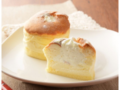 ローソン Uchi Cafe’ ふわしゅわスフレチーズケーキ チーズクリーム入り 商品写真