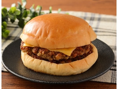 ローソン こだわりビーフの肉肉×チーズバーガー