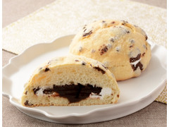 ローソン チョコチップメロンパン ホイップ＆チョコクリーム 商品写真