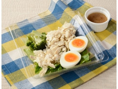 たんぱく質が摂れる 蒸し鶏と玉子のサラダ