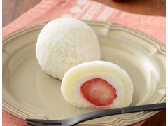 ローソン Uchi Cafe’ まるごと苺のクリーム大福 商品写真