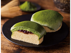 ローソン Uchi Cafe’ × 森半 濃いお抹茶大福みたいなパンケーキ 商品写真