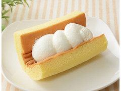 ローソン Uchi Cafe’ ワンハンドなプレミアムロールケーキ 商品写真