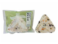 ローソン 大きなおにぎり もち麦入り 鮭わかめ 商品写真