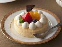 ローソン Uchi Cafe’ SWEETS あまおうのデコロールケーキ 商品写真