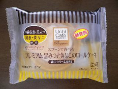 ローソン Uchi Cafe’ SWEETS プレミアム黒みつと黄なこのロールケーキ 商品写真