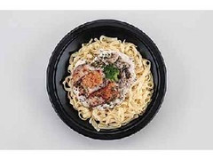 ローソン パスタ屋 生パスタチキンのポルチーニクリーム 商品写真