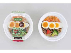 ローソン 鶏そぼろと青パパイヤのタイ風ごはん 商品写真