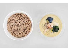 ローソン グリーンカレーうどん 全粒粉入り 商品写真