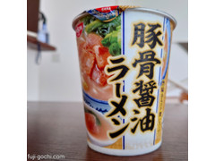 日清食品 旨味あるコク深いスープ 豚骨醤油ラーメン 商品写真