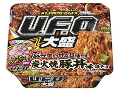 日清食品 日清焼そばU.F.O.大盛 ぶっ濃い甘辛醤油だれ 炭火焼豚丼味焼そば 商品写真