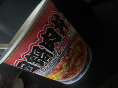 日清食品 回鍋肉丼メシ ガツン！とにんにくのピリ辛味噌味 商品写真