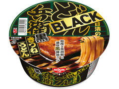 日清食品 日清のBLACKどん兵衛 黒きつねうどん 粗挽き黒胡椒と濃厚黒醤油スープ 商品写真