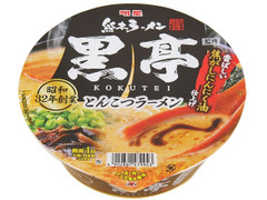 ファミリーマート 黒亭監修 とんこつラーメン 商品写真