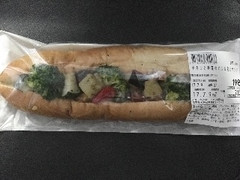 トップバリュ チキンと野菜のバジル和えサンド 商品写真