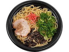 ミニストップ とんこつ焼ラーメン マー油入 商品写真