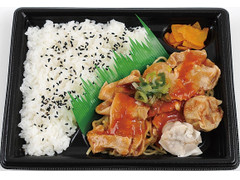 ミニストップ つけめん玉監修 旨辛豚バラ焼弁当 商品写真