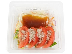 ミニストップ オニオンソースで食べるトマトサラダ 商品写真