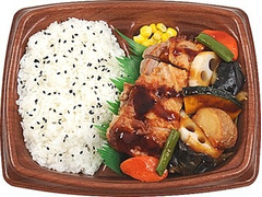 ミニストップ 1／2日彩り野菜と鶏肉の黒酢あん弁当 商品写真