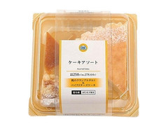 ミニストップ ケーキアソート 桃のクランブルタルト＆ベイクドチーズケーキ 商品写真