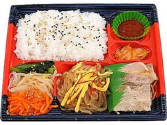 ミニストップ 豚バラ焼肉とチャプチェ弁当 商品写真