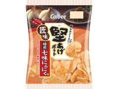 カルビー 堅あげポテト匠味 焙煎七味にんにく味 商品写真